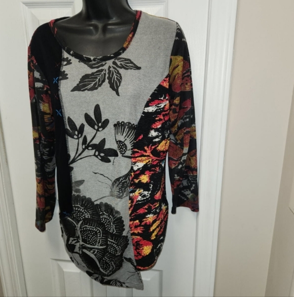 Orientique Patterned Top - Picture 2 of 7